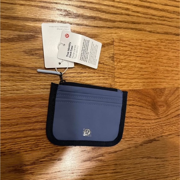 Lululemon True Identity Card Case
Colour Oasis Blue/Windmill/True Navy - Picture 1 of 2